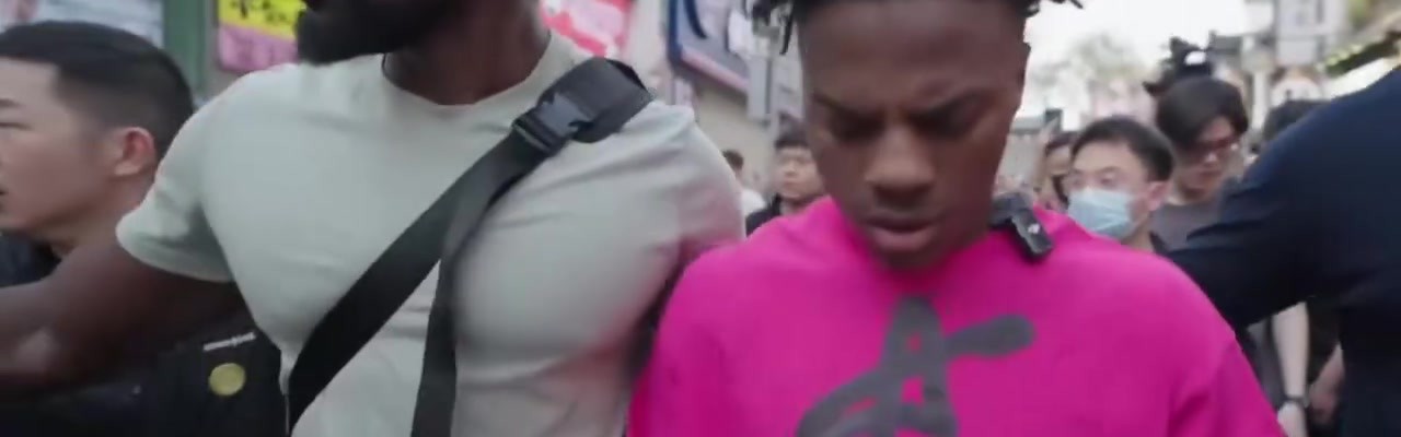 金年会体育辣出原型了！speed在长沙被人连续投喂辣条 当场带上痛苦面具！