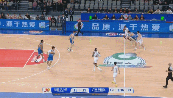 jinnianhui金年会高难度！广东新援基安德-库克转身干拔中投还有 个人4分钟已砍8分